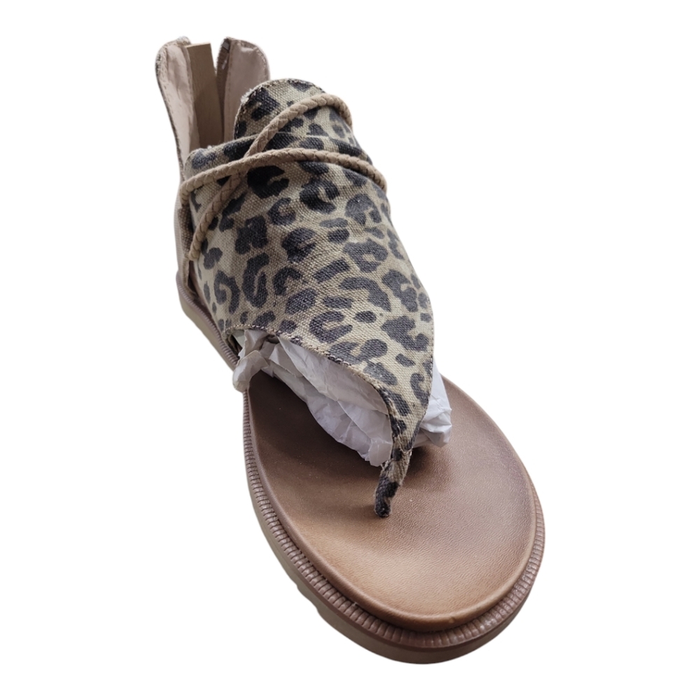 Very G Leopard Print Sparta Sandals Size 8.5 Free gift with purchase. ❤️